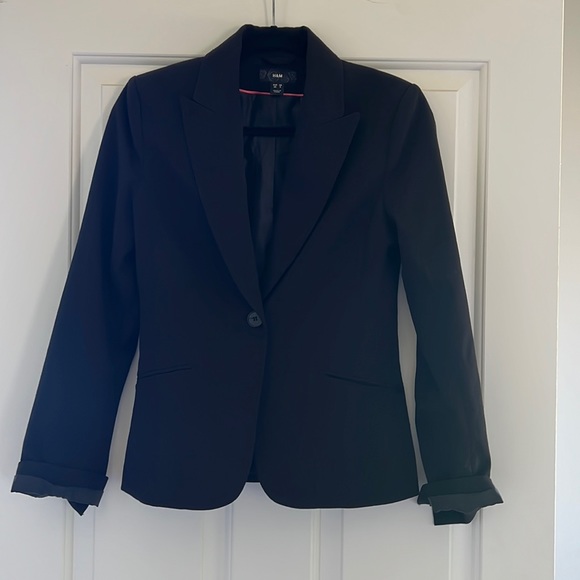 Perfect Black H&M Blazer - Picture 3 of 8